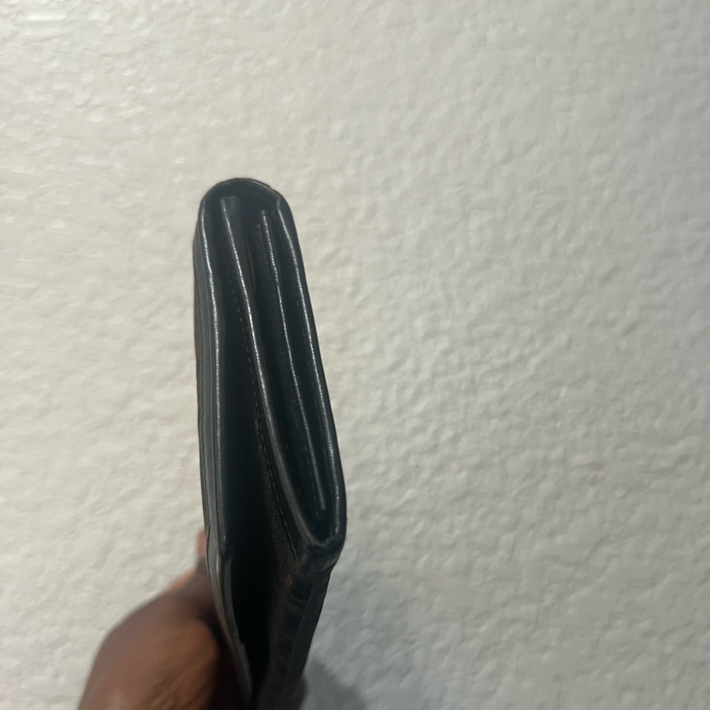 Sold ‼️‼️‼️‼️
Authentic vintage Fendi continental wallet! - Picture 6 of 13